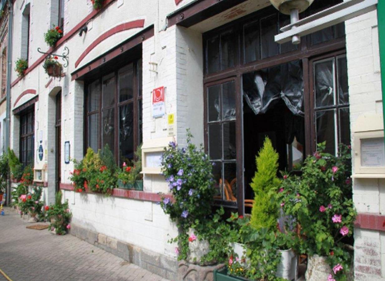 Logis Hotel Et Restaurant Du Dauphin Sées エクステリア 写真