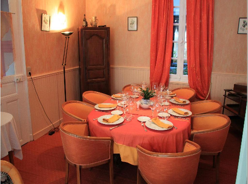 Logis Hotel Et Restaurant Du Dauphin Sées エクステリア 写真