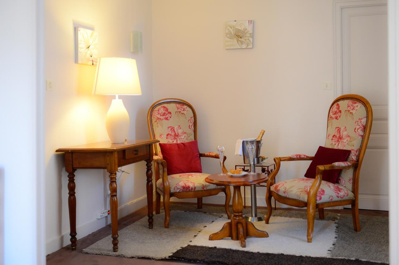 Logis Hotel Et Restaurant Du Dauphin Sées エクステリア 写真