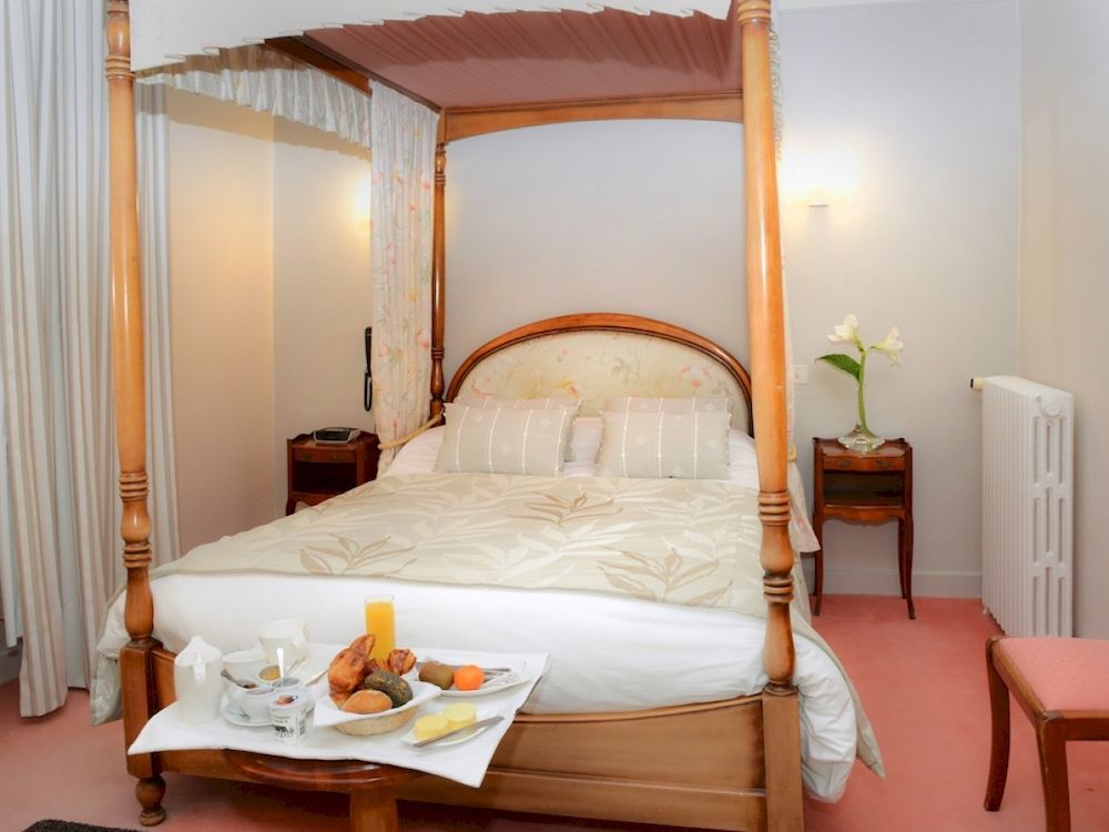 Logis Hotel Et Restaurant Du Dauphin Sées エクステリア 写真