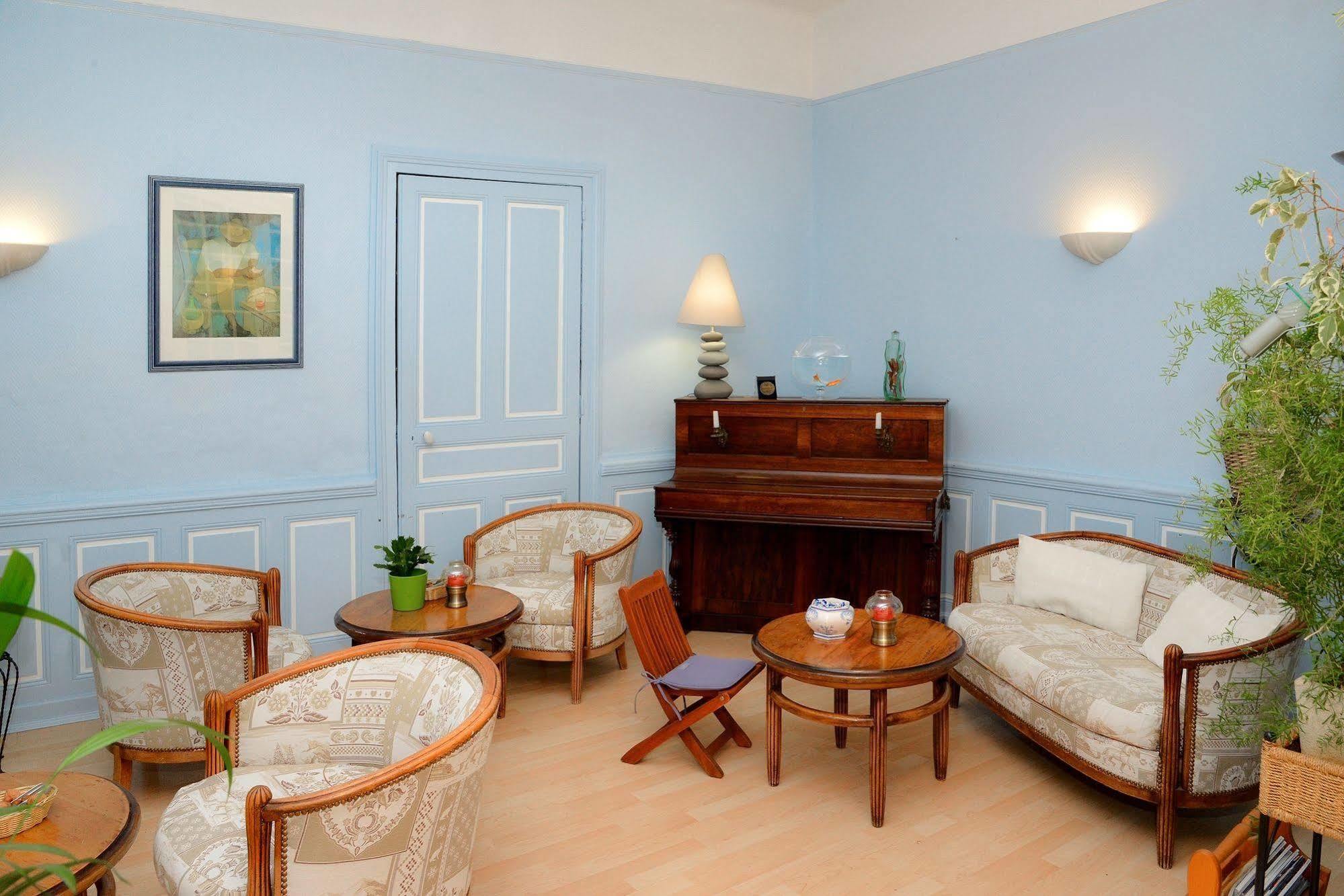 Logis Hotel Et Restaurant Du Dauphin Sées エクステリア 写真