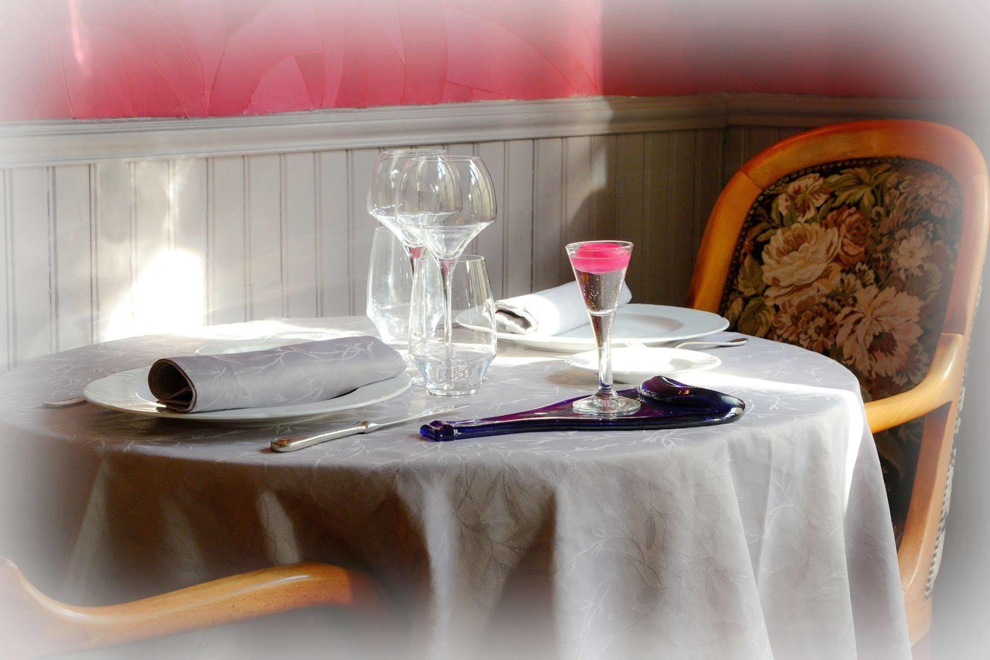 Logis Hotel Et Restaurant Du Dauphin Sées エクステリア 写真
