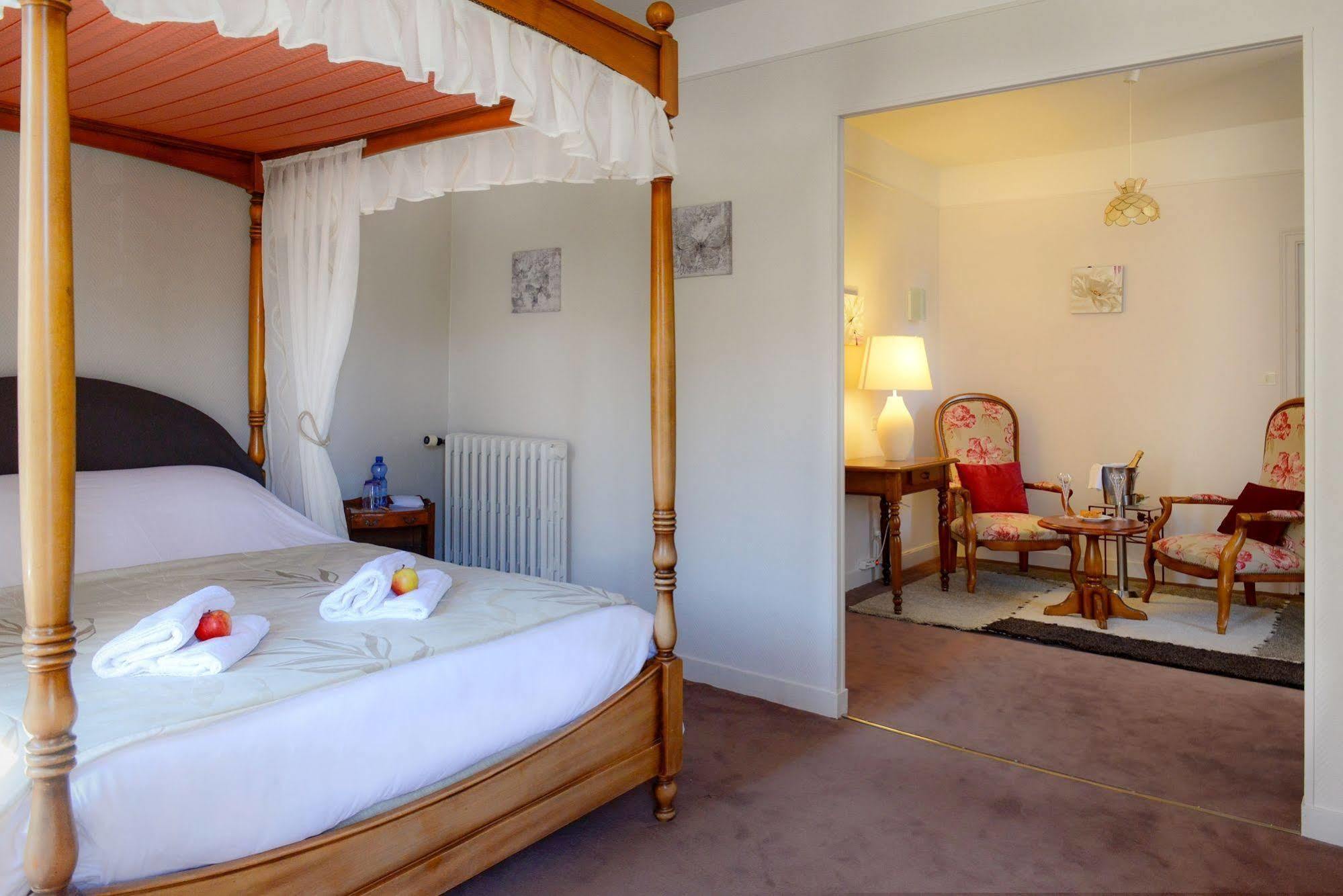 Logis Hotel Et Restaurant Du Dauphin Sées エクステリア 写真