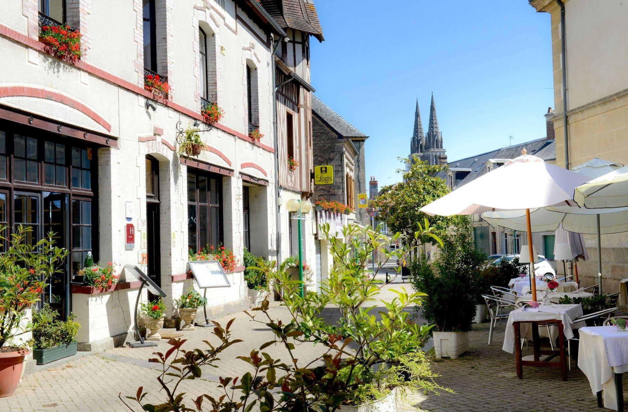 Logis Hotel Et Restaurant Du Dauphin Sées エクステリア 写真