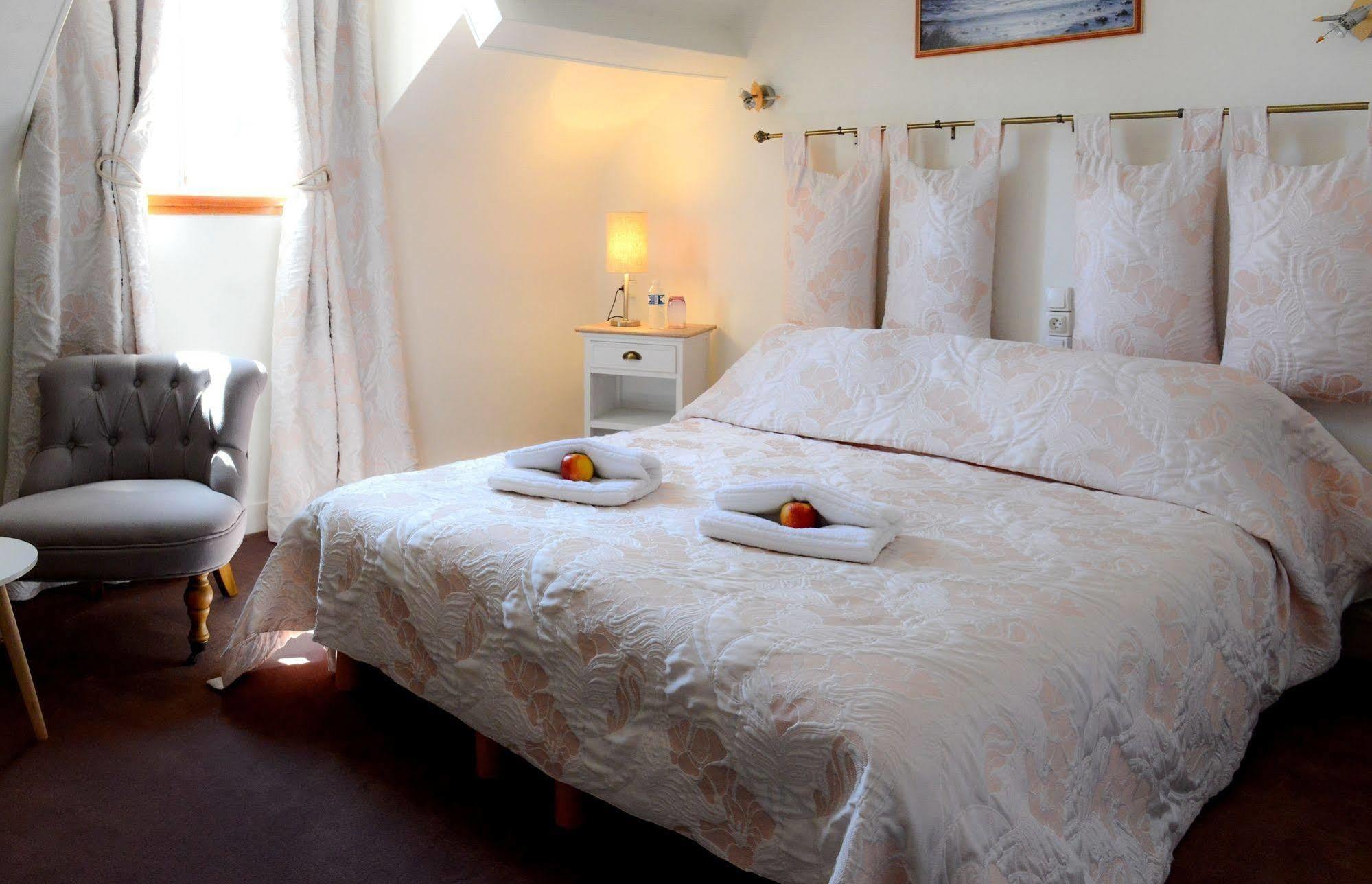 Logis Hotel Et Restaurant Du Dauphin Sées エクステリア 写真