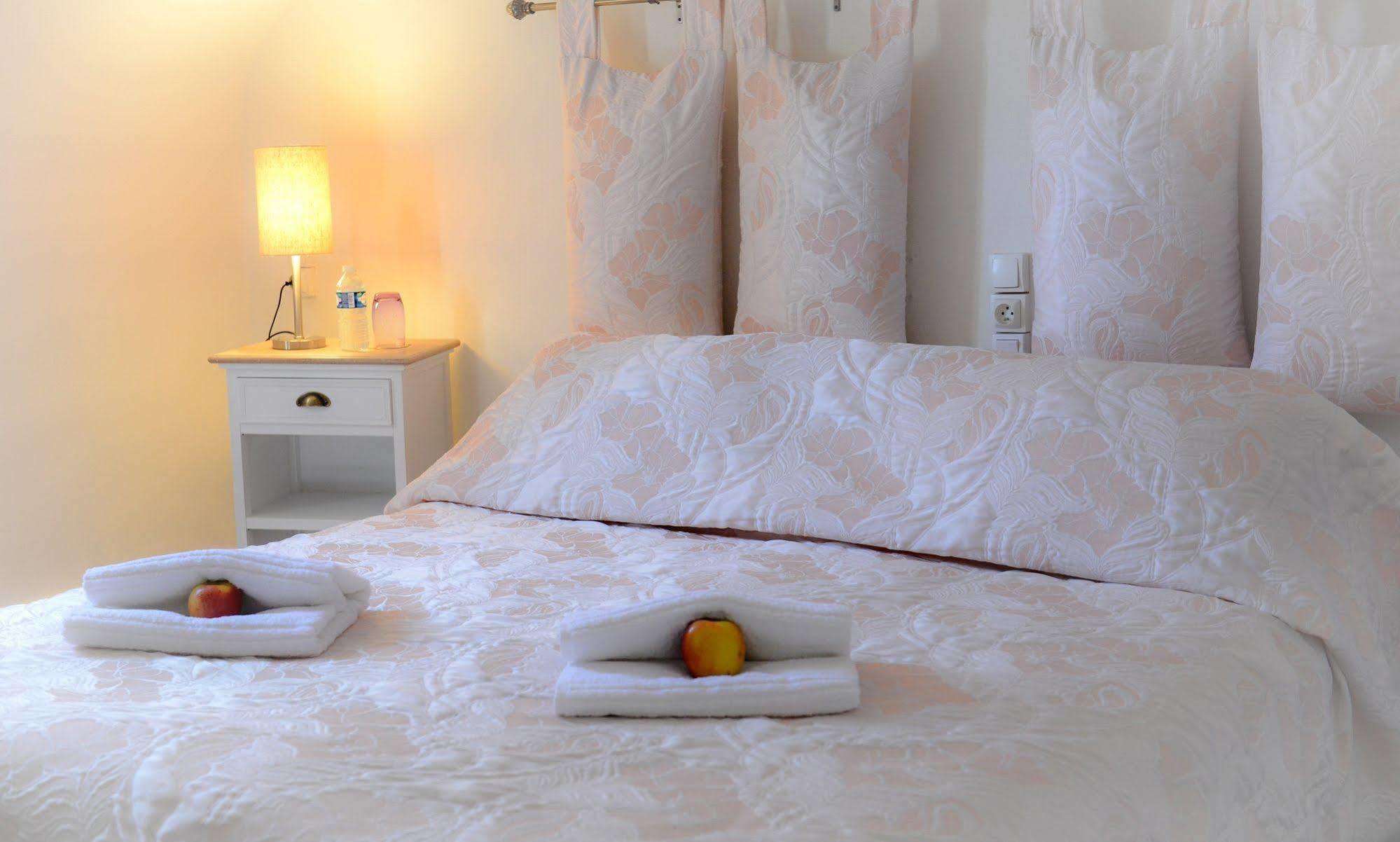 Logis Hotel Et Restaurant Du Dauphin Sées エクステリア 写真