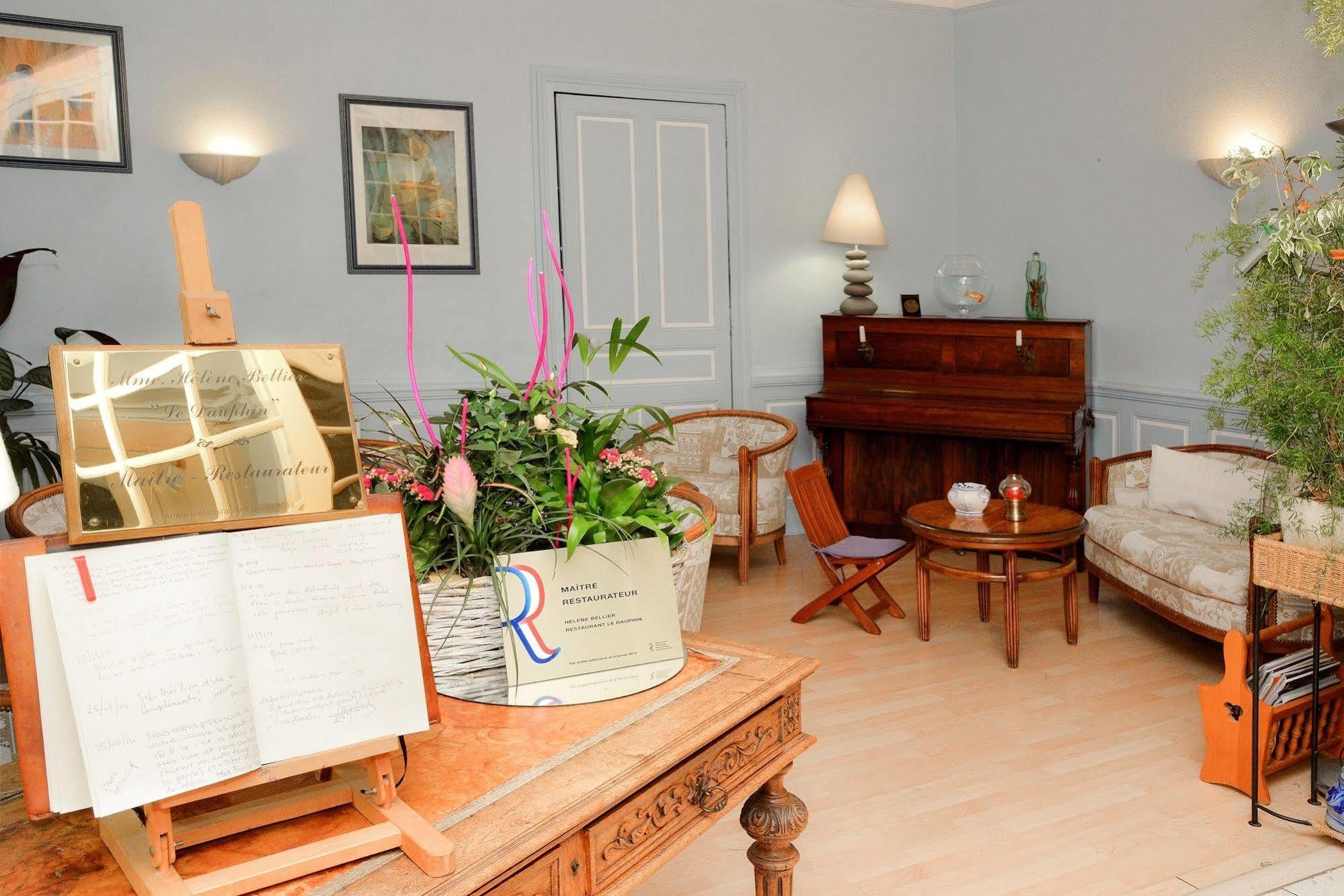 Logis Hotel Et Restaurant Du Dauphin Sées エクステリア 写真